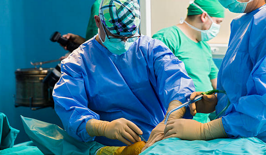 Factors to Consider When Choosing a Knee Surgeon